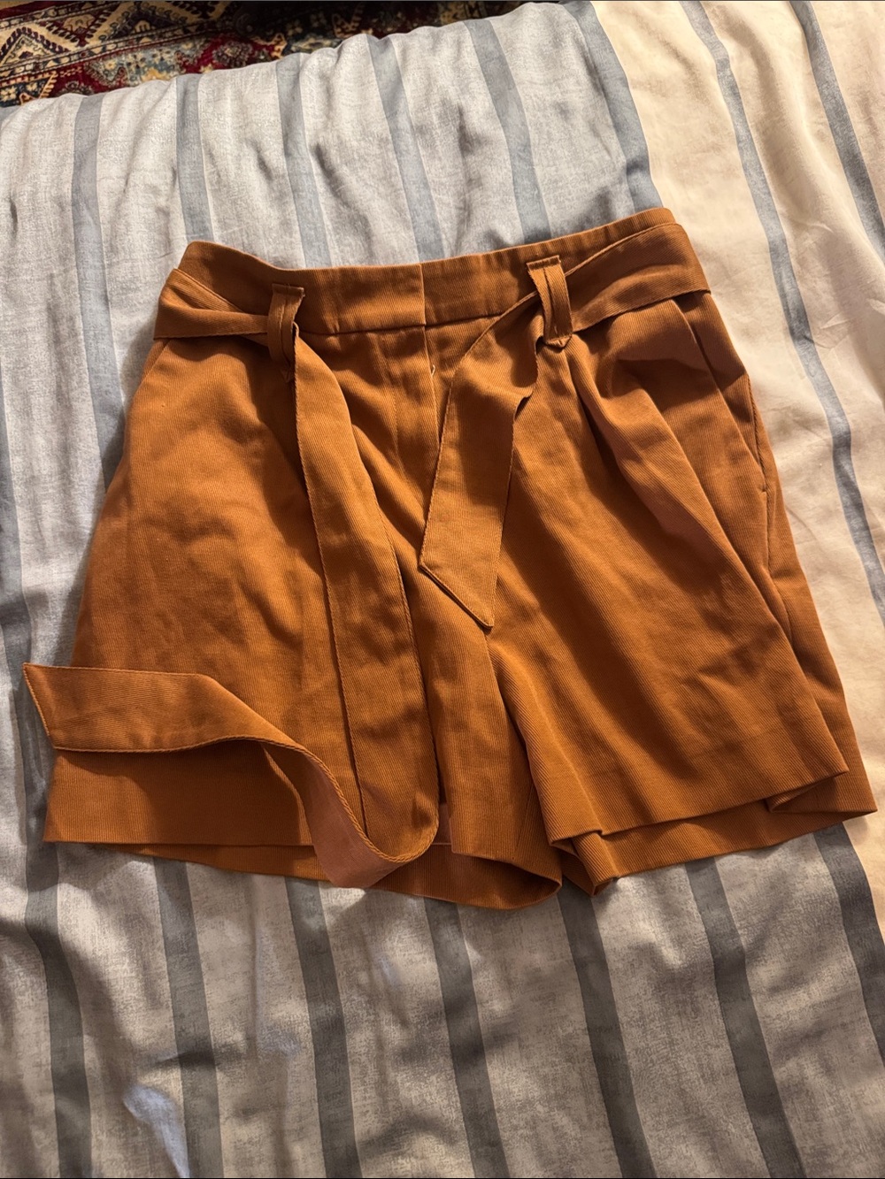 Sezane High-Waist Belted Women’s Shorts — Rust
